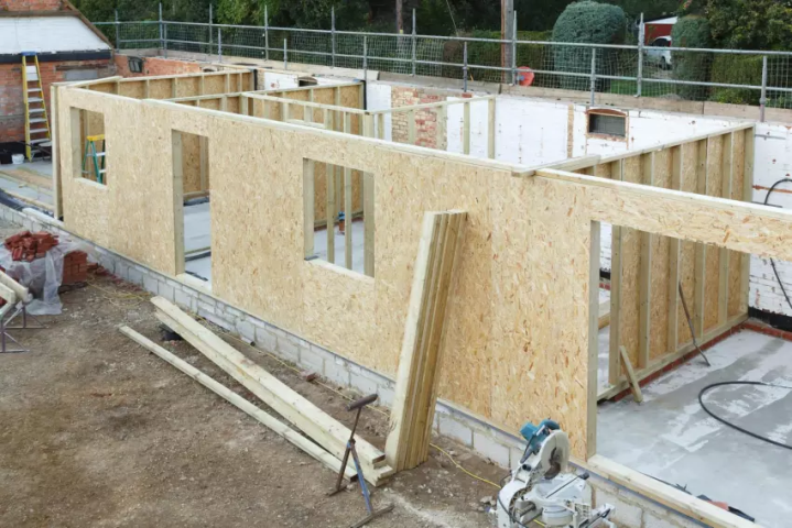 découvrez les réglementations incontournables en matière de construction en france. informez-vous sur les normes, permis, et obligations légales pour garantir la conformité de vos projets.